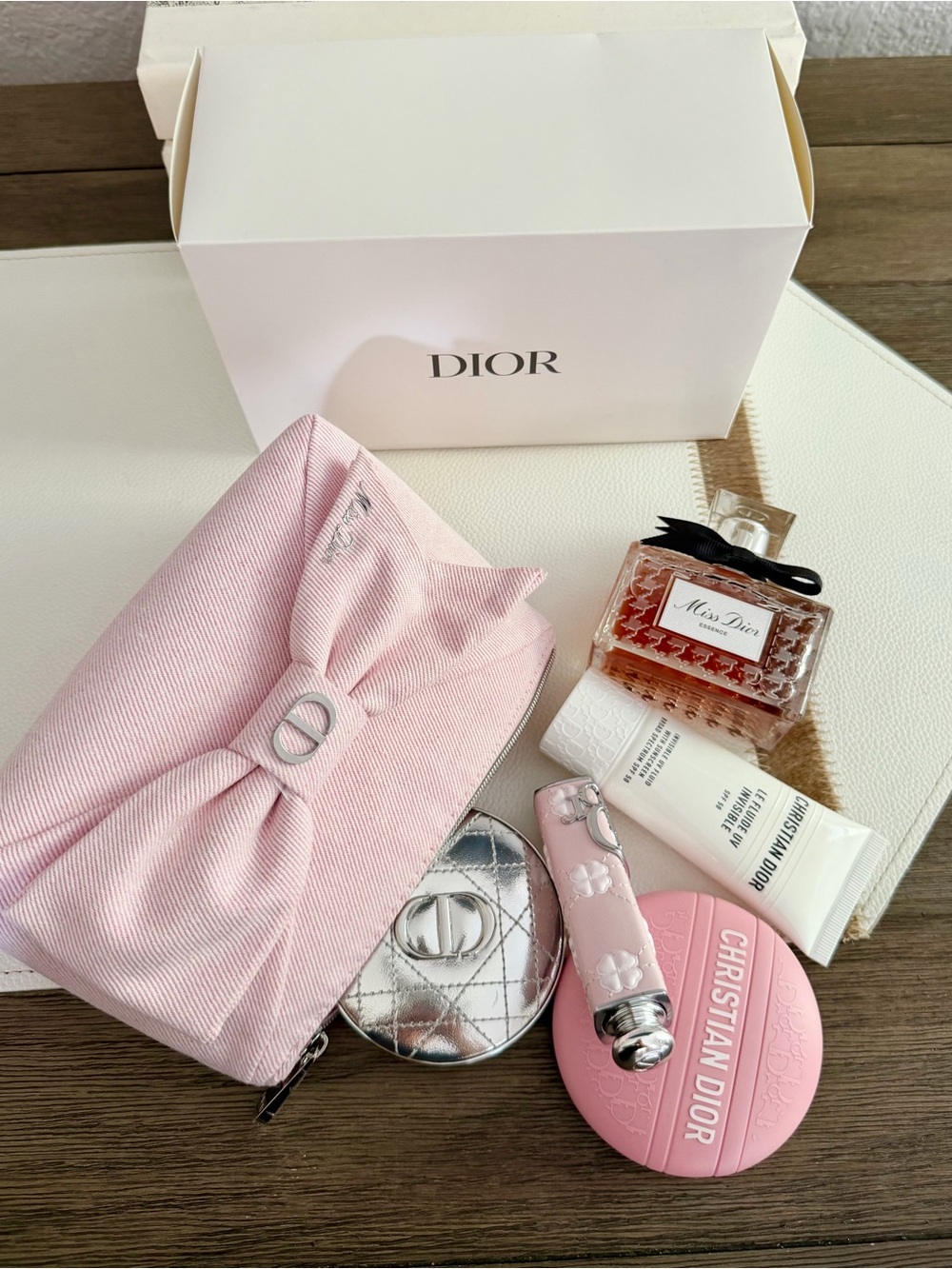 Dior Light Pink Bow Cosmetic Pouch with CD Accent - Picture 4 of 4